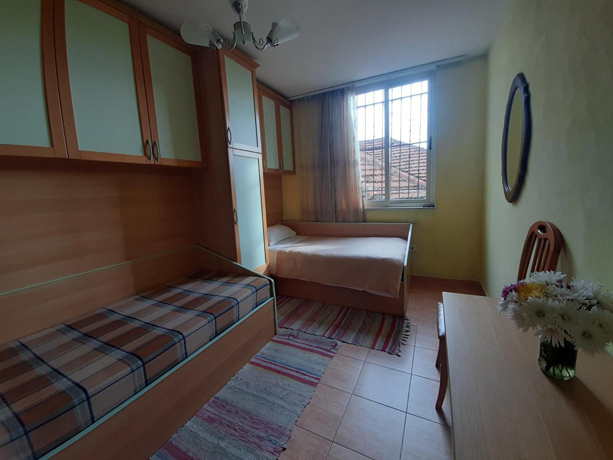 Enki'S Guesthouse Tirana Exterior foto